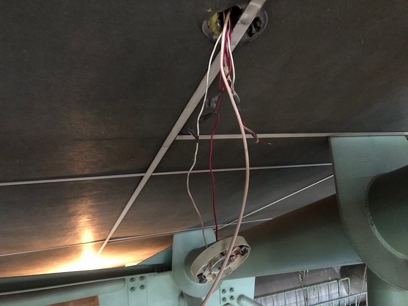天井設置の光電式煙感知器