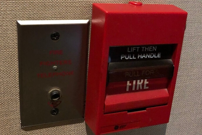 ファイヤーアラームと電話ジャック