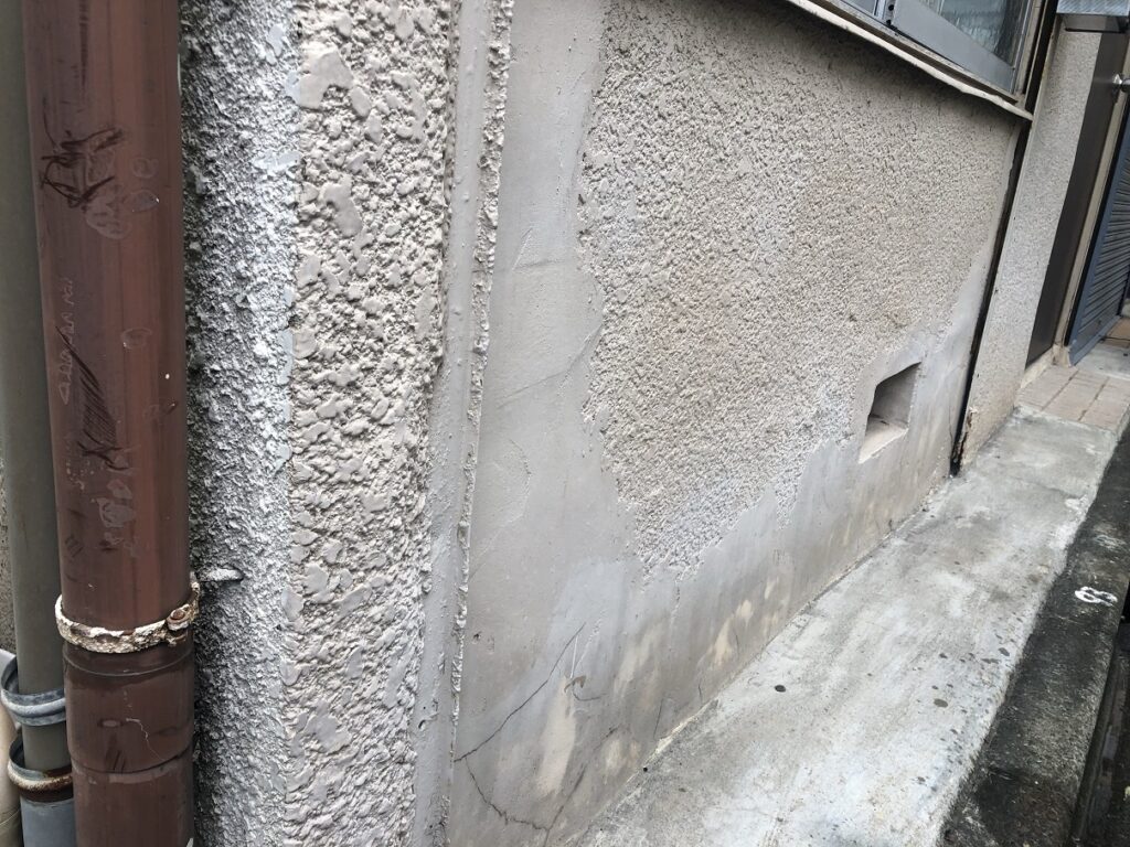 ラスモルタル造りの建物