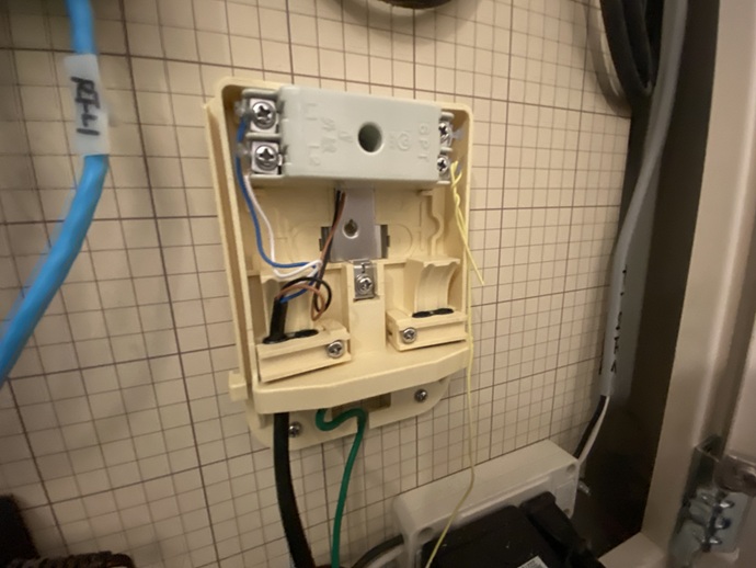 火災通報装置に接続する電話線の元