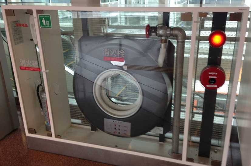 シースルーの消火栓箱