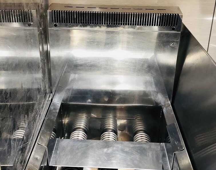 フライヤー