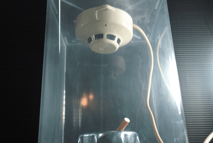 タバコの煙に煙感知器セット