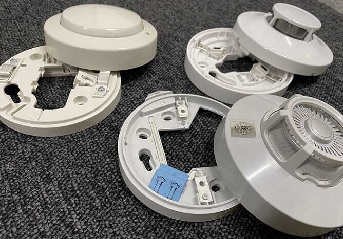 ベースを使用する感知器画像