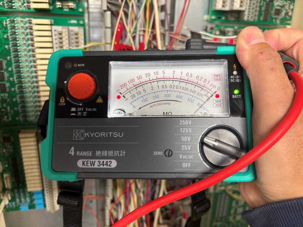 メガーによる絶縁値測定
