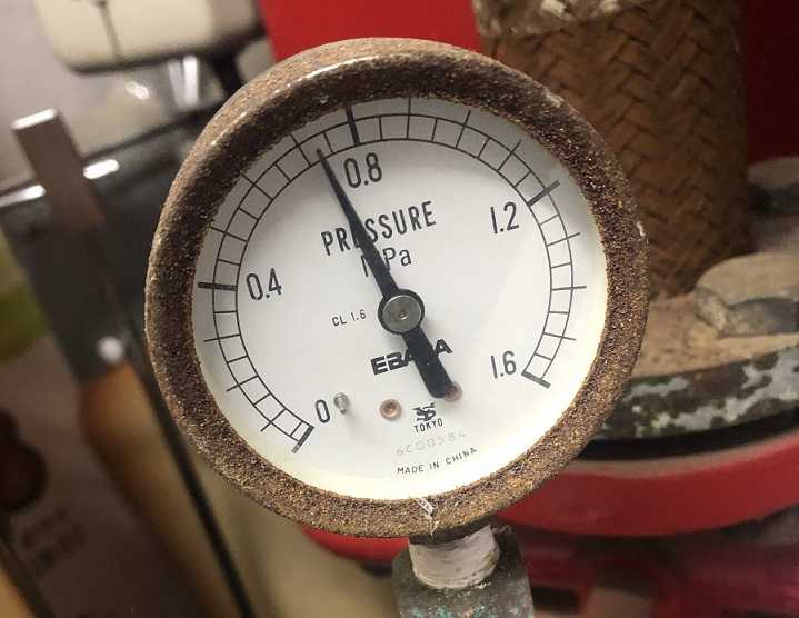 劣化した圧力計