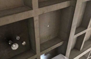 梁